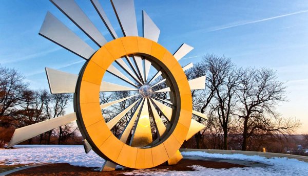 Монумент солнце