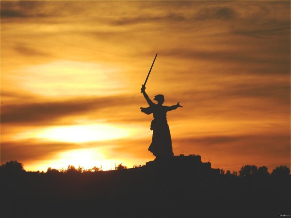 Скульптура падение Икара