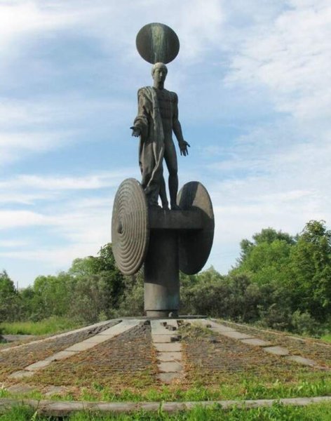 Закат на памятник