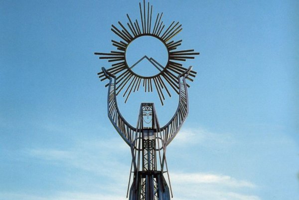 Поворачивающиеся статуи