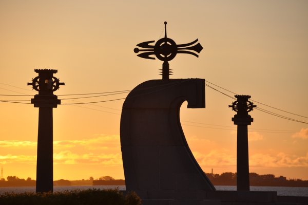 Белгород песочные часы памятник