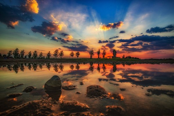 Отражение солнца в воде