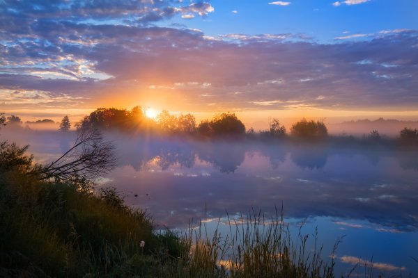 Закат на реке