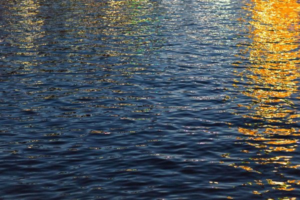 Солнечные блики на воде