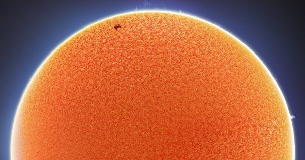 МКС на фоне солнца