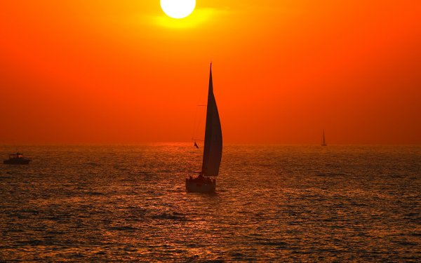 Море закат парусник