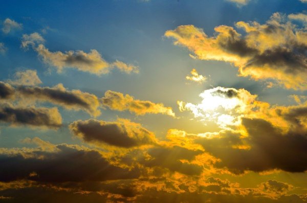 Солнце в облаках