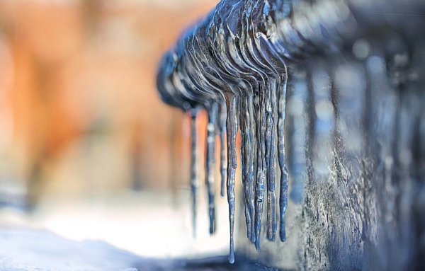 Сосульки тают