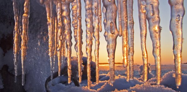 Весенняя капель с крыш