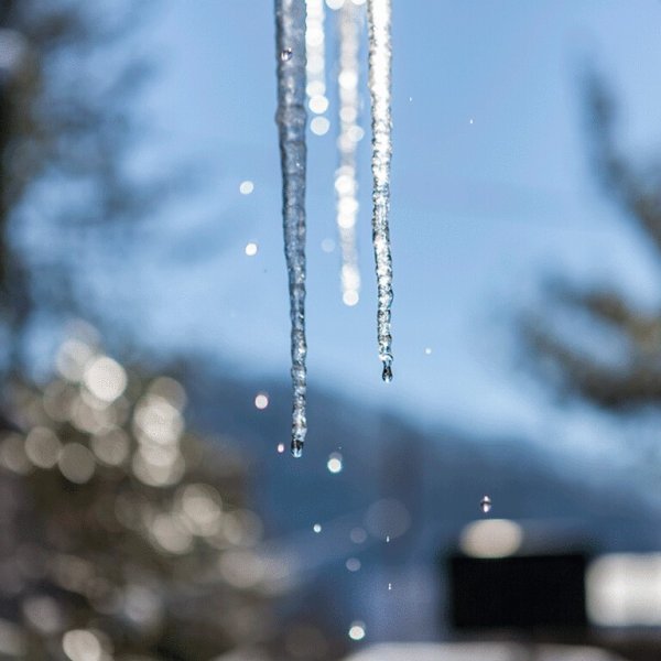 Сосульки тают