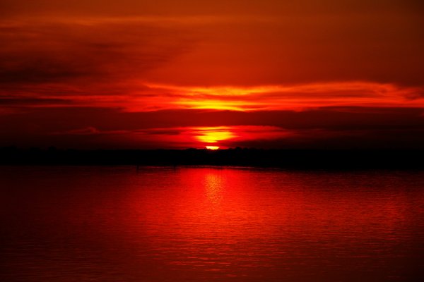 Рассвет красное солнце