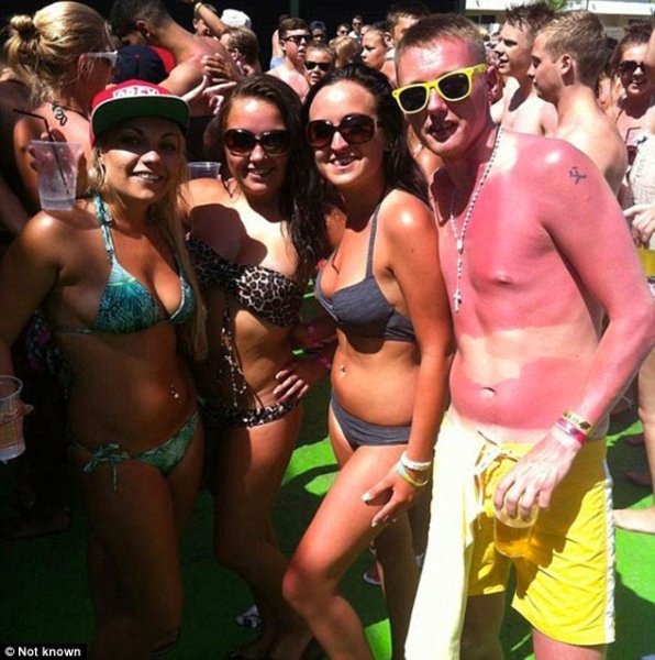 Загар на пляже прикольные