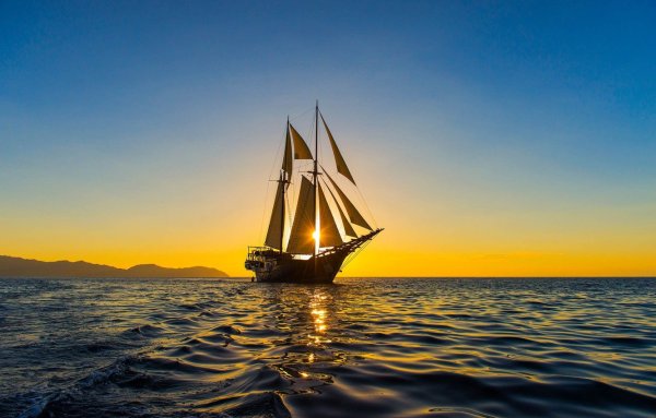 Море закат корабль