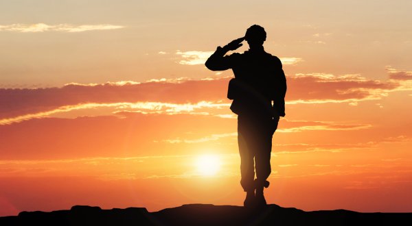 Военный на закате
