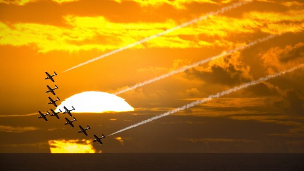 Солдат на фоне заката