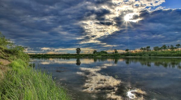 Сияет солнце воды блещут