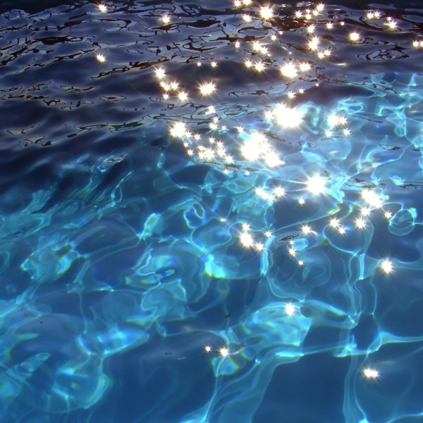 Солнечные блики на воде