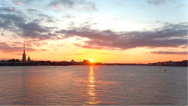 Нева Петербург солнце