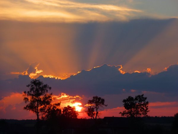 Рассвет сквозь тучи