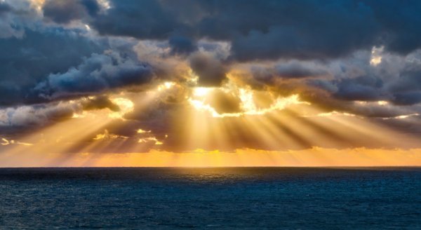 Солнце выходит из-за туч