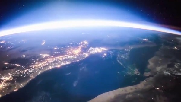 Над планетой земля