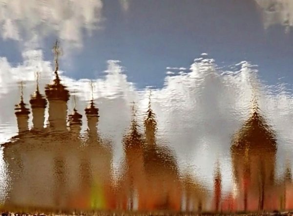 Церковь в лучах солнца