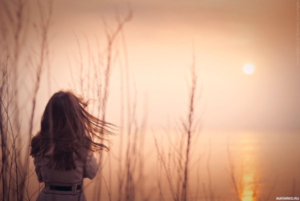 Девушка со спины