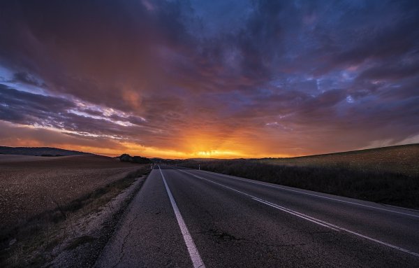 Машина закат море