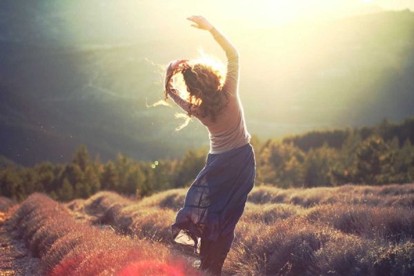 Радоваться нужно просто что живёшь даже если ветер даже если дождь