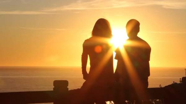 Влюбленные на закате