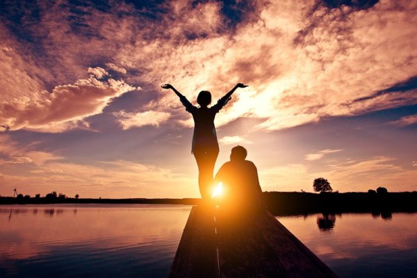 Любовная пара на закате