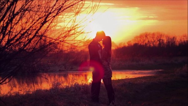 Пара на закате