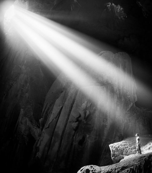 Луч света в темноте