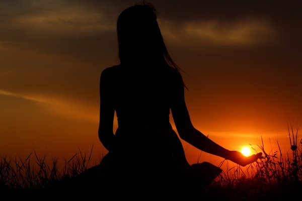 Красивый женский силуэт