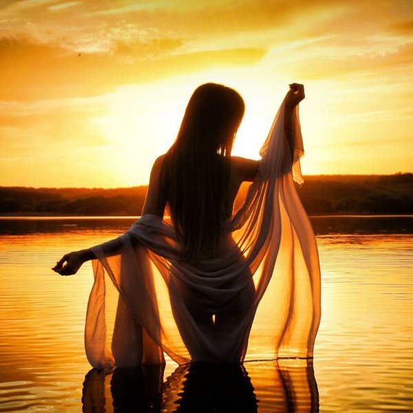 Девушка на закате