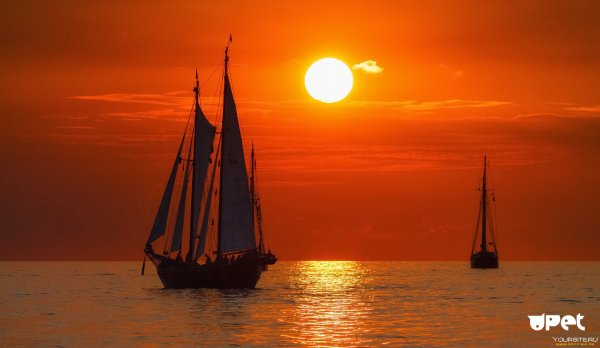 Корабль уходящий в закат