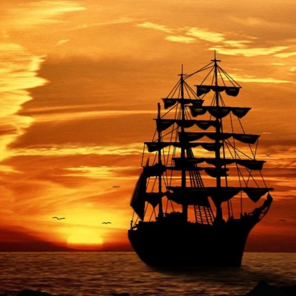 Корабль на закате