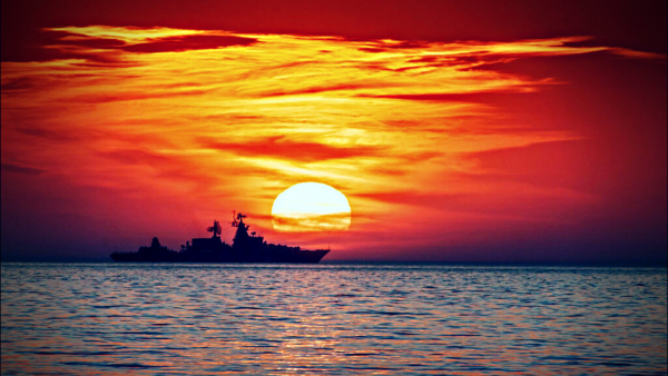 Боевые корабли на закате