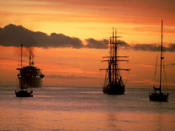 Море закат корабль