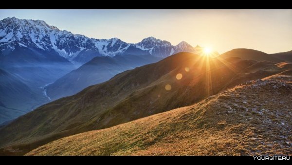 Грузия рассвет в горах