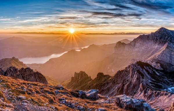 Красивые горы и солнце