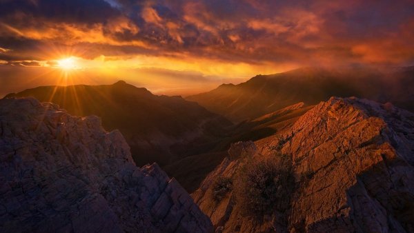 Восход над горами