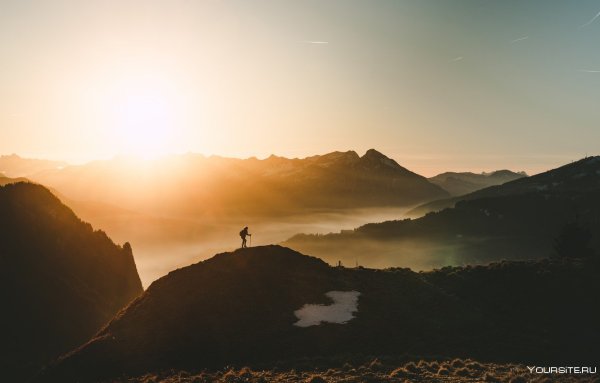 Рассвет на вершине горы