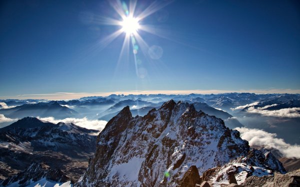 Горы Кавказа солнце