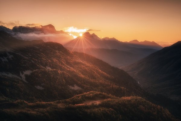 Горы солнце