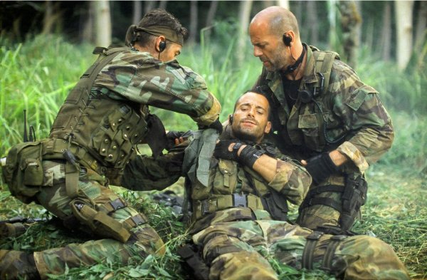 Слезы солнца фильм