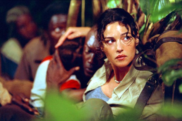 Моника Беллуччи слезы солнца