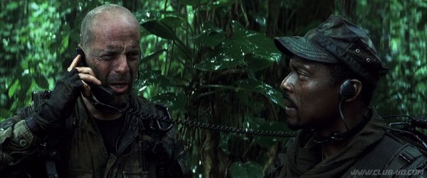 Грустная девушка под дождем