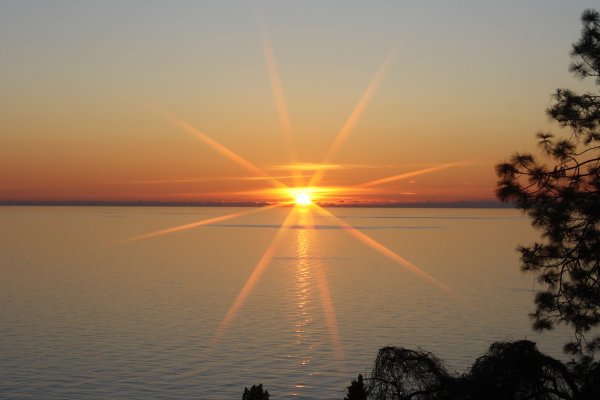 Солнце на горизонте