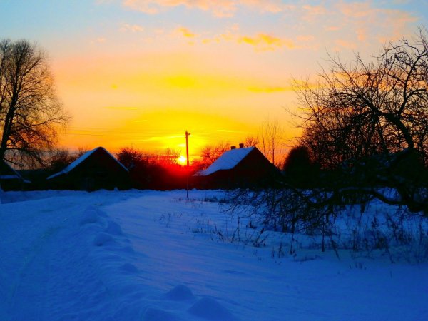 Зимний закат в деревне